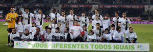 Jovens acompanham a entrada no relvado dos jogadores do Vitória Sport Clube | 2014